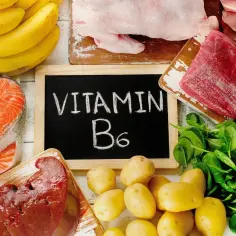 Banany, łosoś, wątróbka, mięso, ziemniaki i szpinak – produkty bogate w witaminę B6.